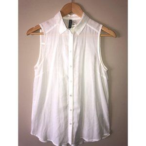 H&M Classic White sleeveless button down shirt
